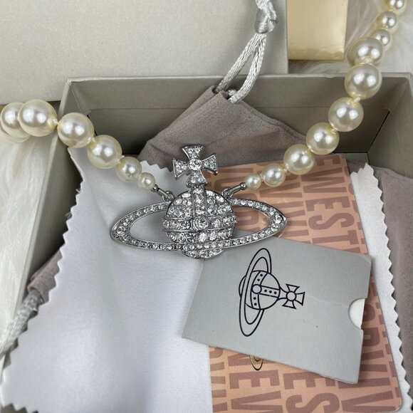 Vivienne Westwood Single Layer Pearl Necklace Silver Pendant - Picture 2 of 10